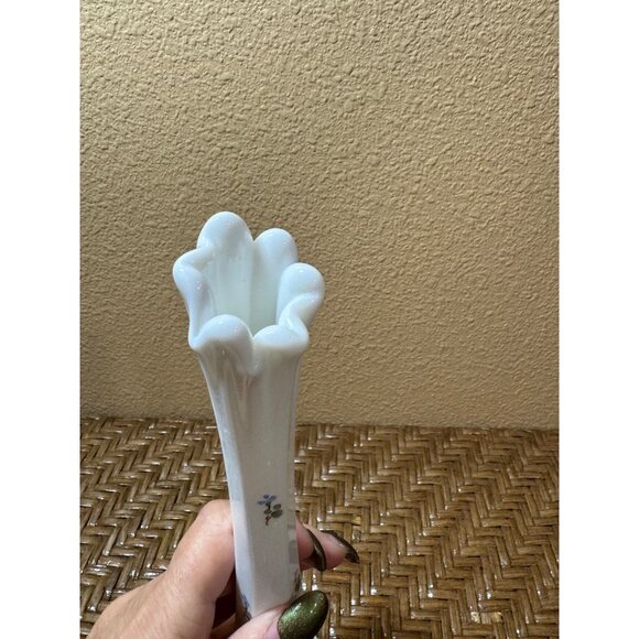 Vintage Westmoreland Milk Glass Bud Vase With Floral Design Rose Buds - Picture 4 of 6